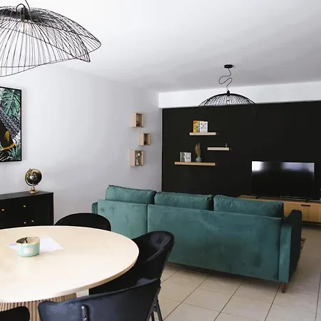 Stylish With 2br
