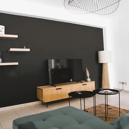 Stylish With 2br Apartment *